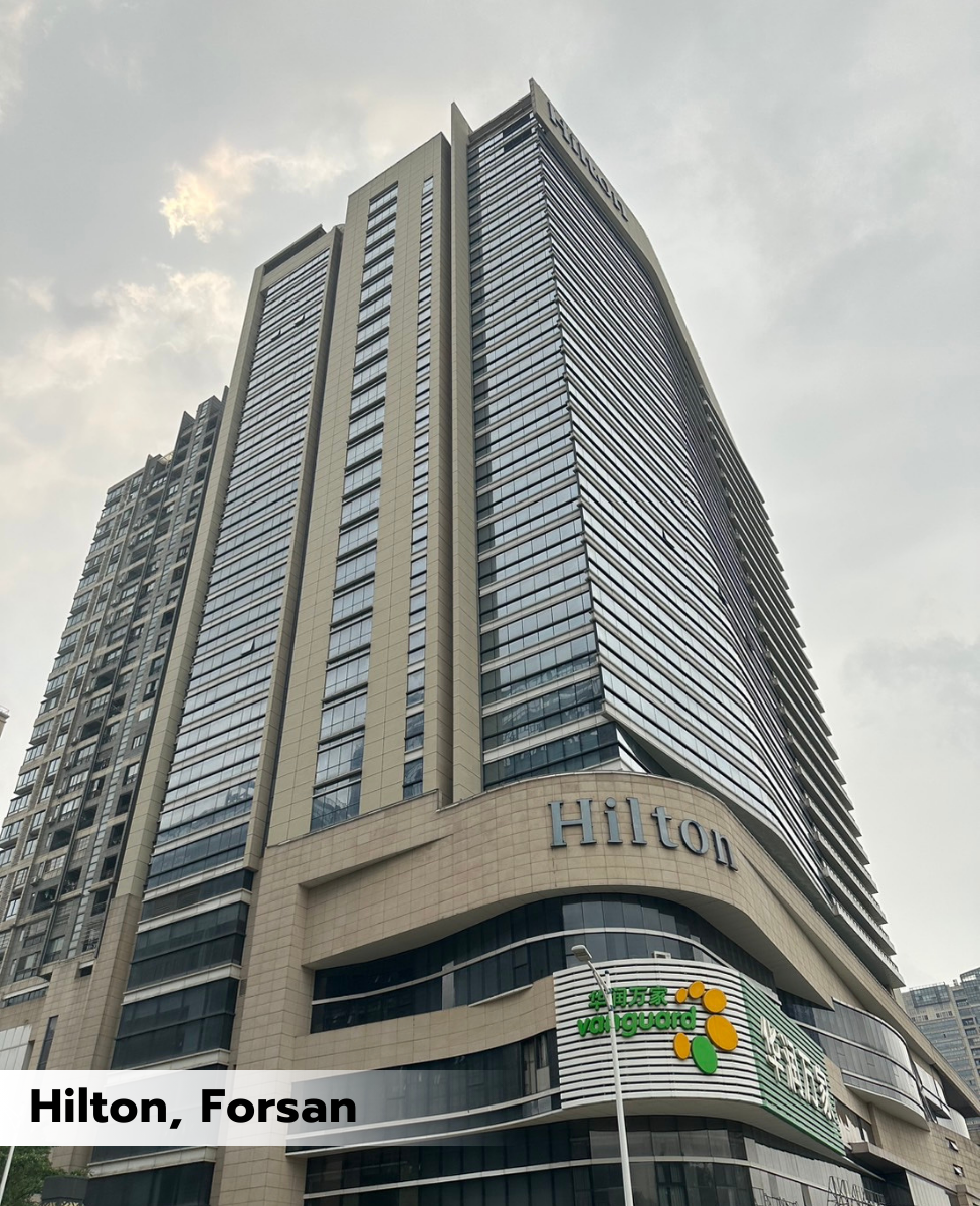 Hilton, Forsan โครงการที่ใช้การติดตั้ง Facade แบบ Curtain Wall โดยใช้วัสดุที่เป็นกระจก
